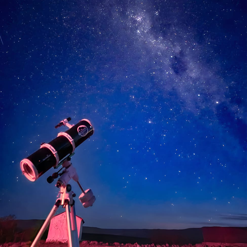 Observación del cielo con telescopio