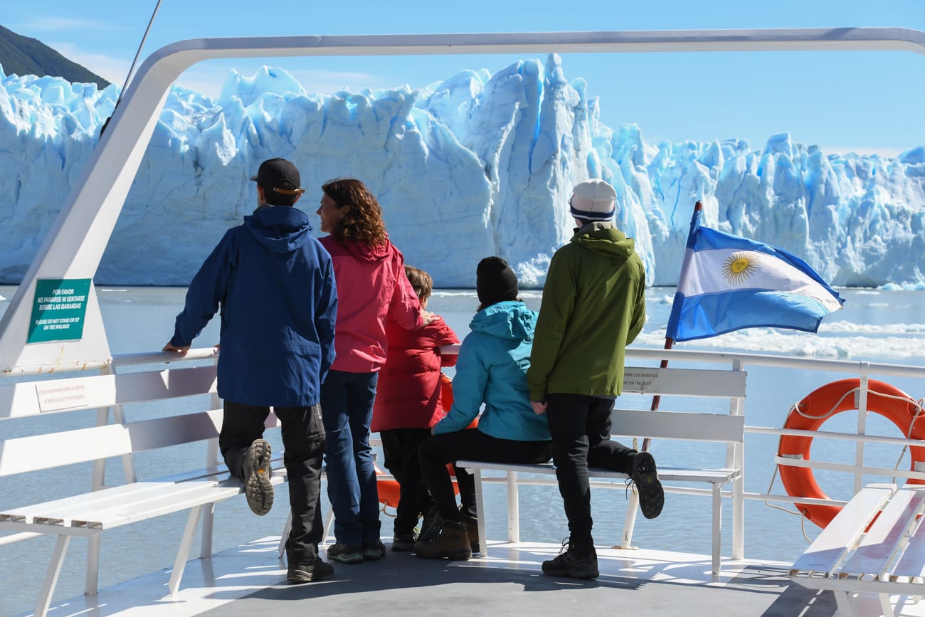 Navegación frente al glaciar