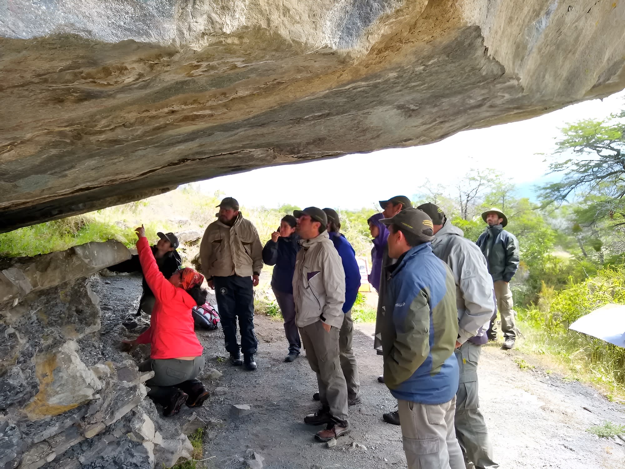 Caminata interpretativa hasta pinturas rupestres ancestrales