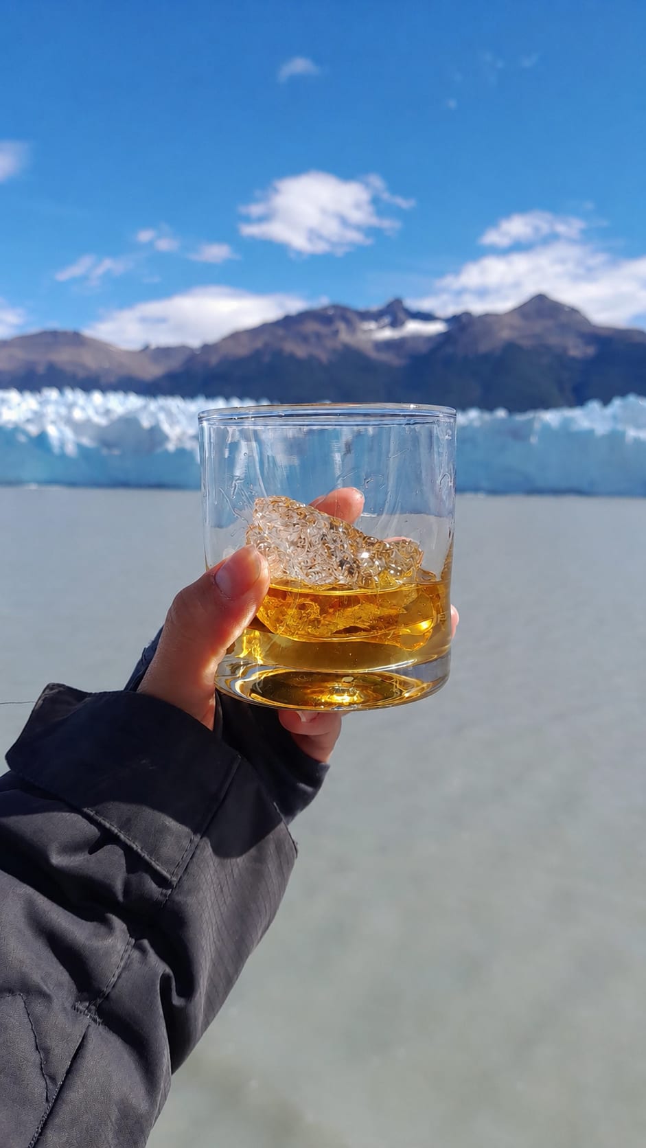 Brindis con hielo del Perito Moreno