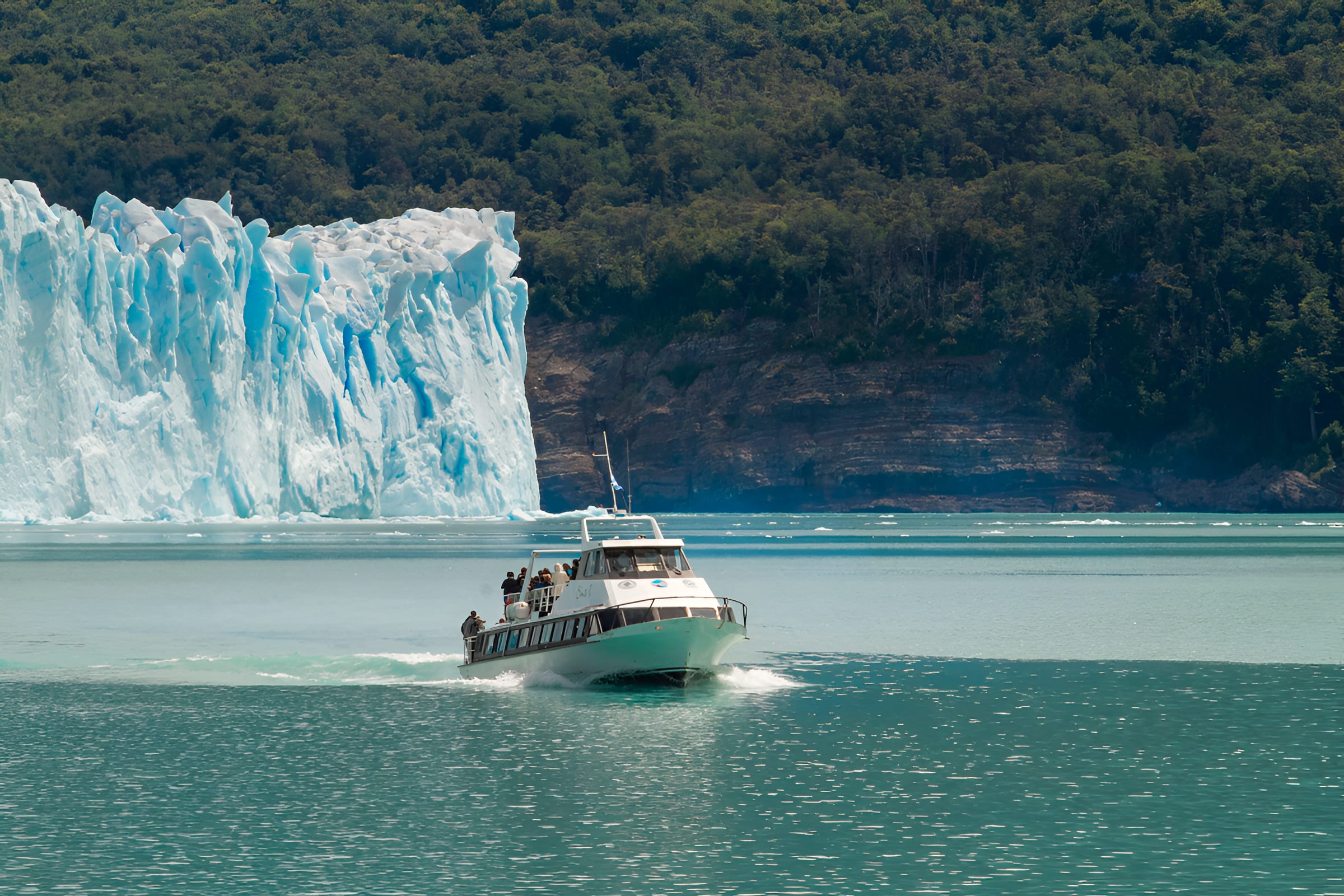 Navegación de 1 hora frente al glaciar