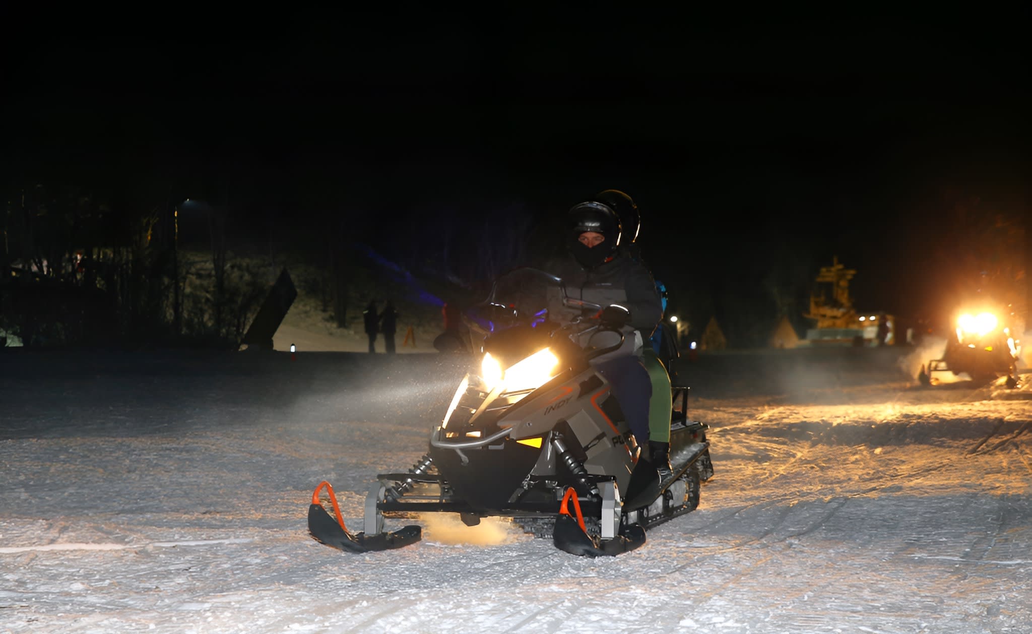 Noche Andina: Trineos y Nieve