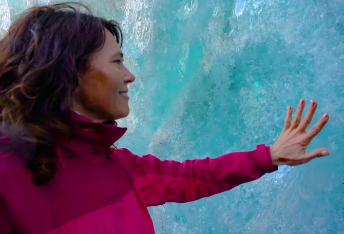 Tocá el Glaciar con Navegación